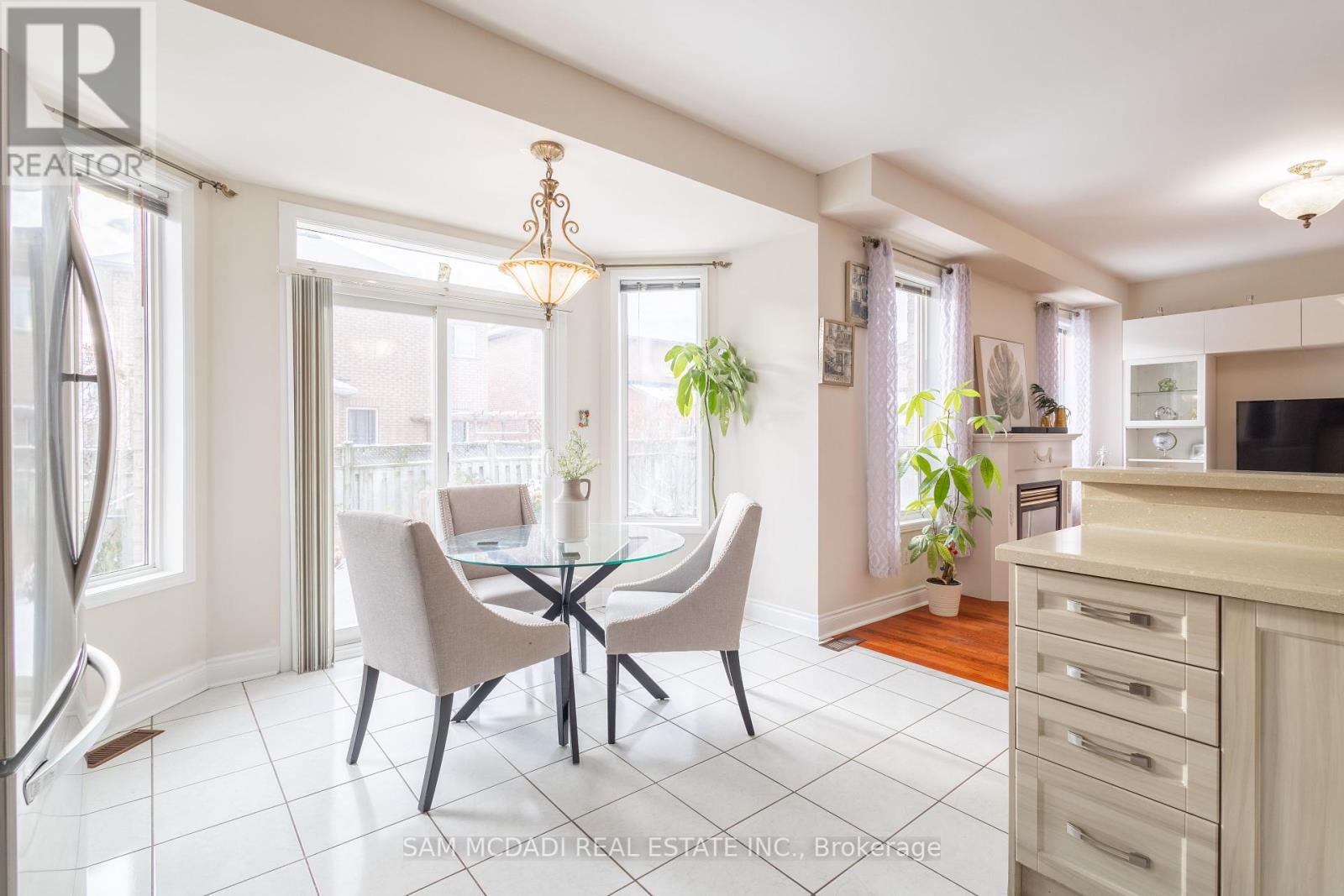 5562 Katy Gate, Mississauga, Ontario  L5M 6M7 - Photo 13 - W12109995