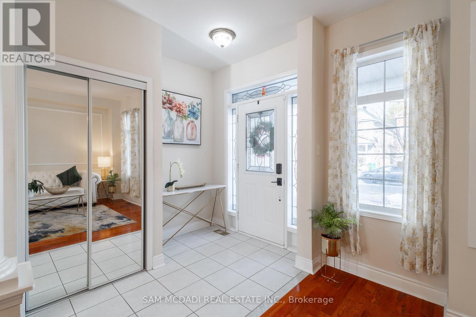 5562 Katy Gate, Mississauga, Ontario  L5M 6M7 - Photo 3 - W12109995
