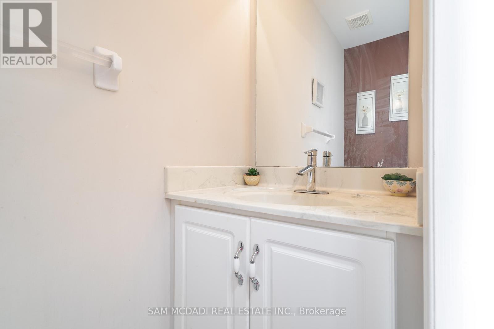 5562 Katy Gate, Mississauga, Ontario  L5M 6M7 - Photo 6 - W12109995