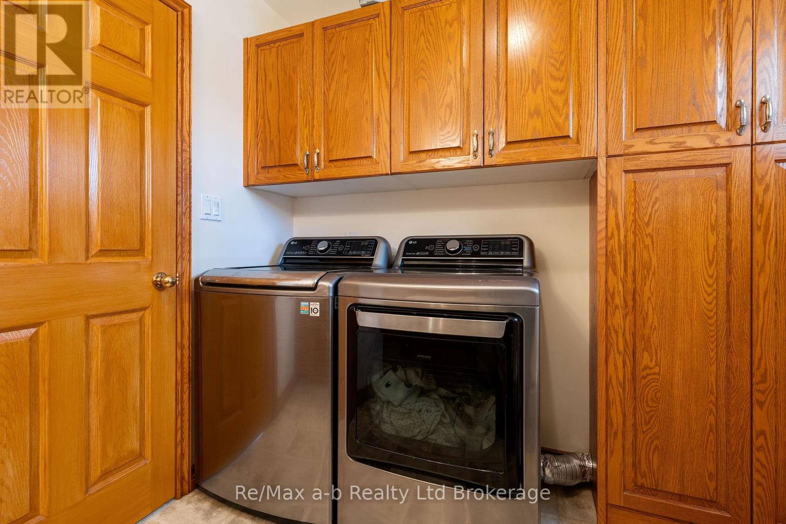 330 Spencer Street, Woodstock, Ontario N4S 2H3 - Photo 12 - X12074110