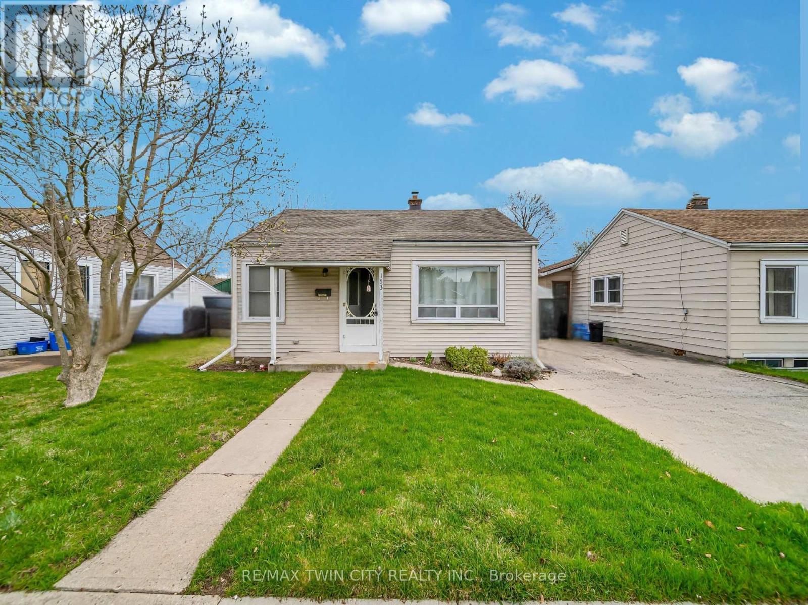 Property at 153 OAKWOOD AVENUE image 3