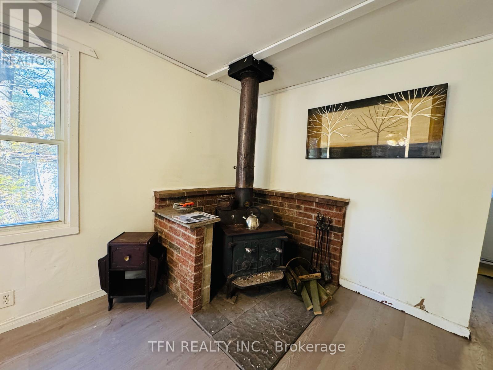 1080 Four Seasons Road, Gravenhurst, Ontario  P0E 1N0 - Photo 10 - X12109944