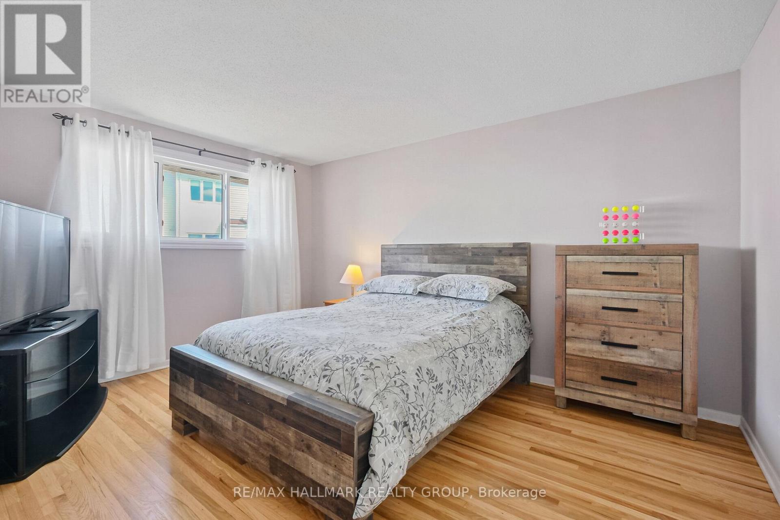1811 Applegrove Court, Ottawa, Ontario  K1J 6S4 - Photo 12 - X12110104