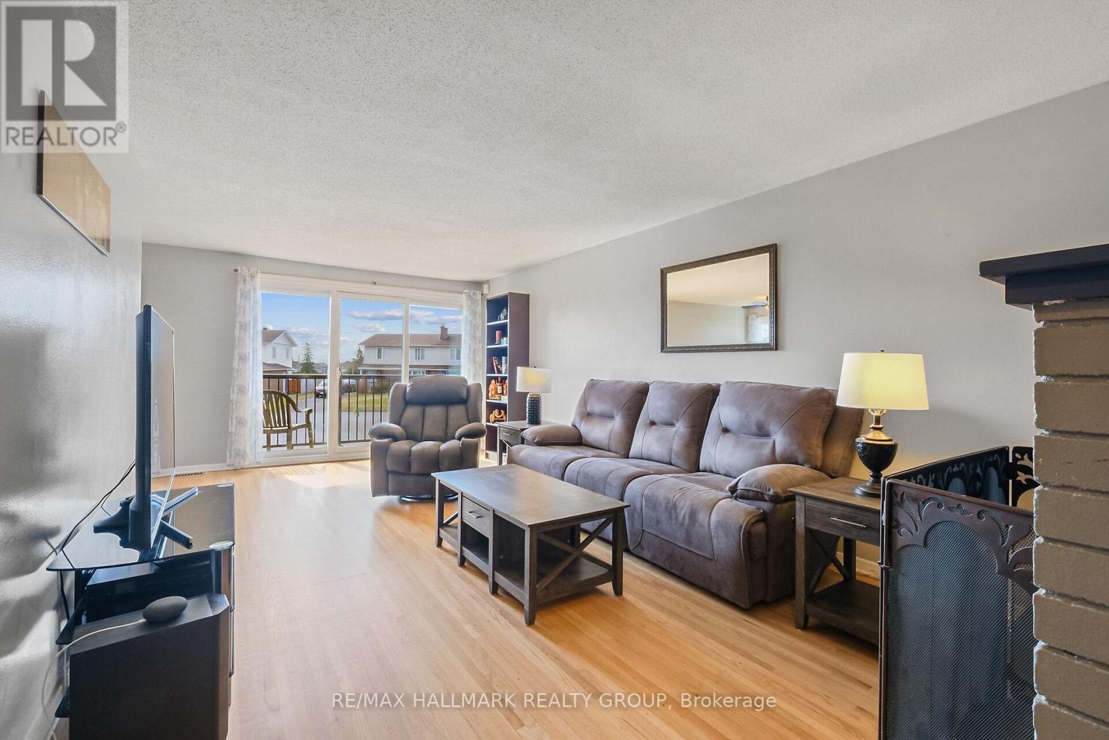 Property at 1811 APPLEGROVE COURT image 2
