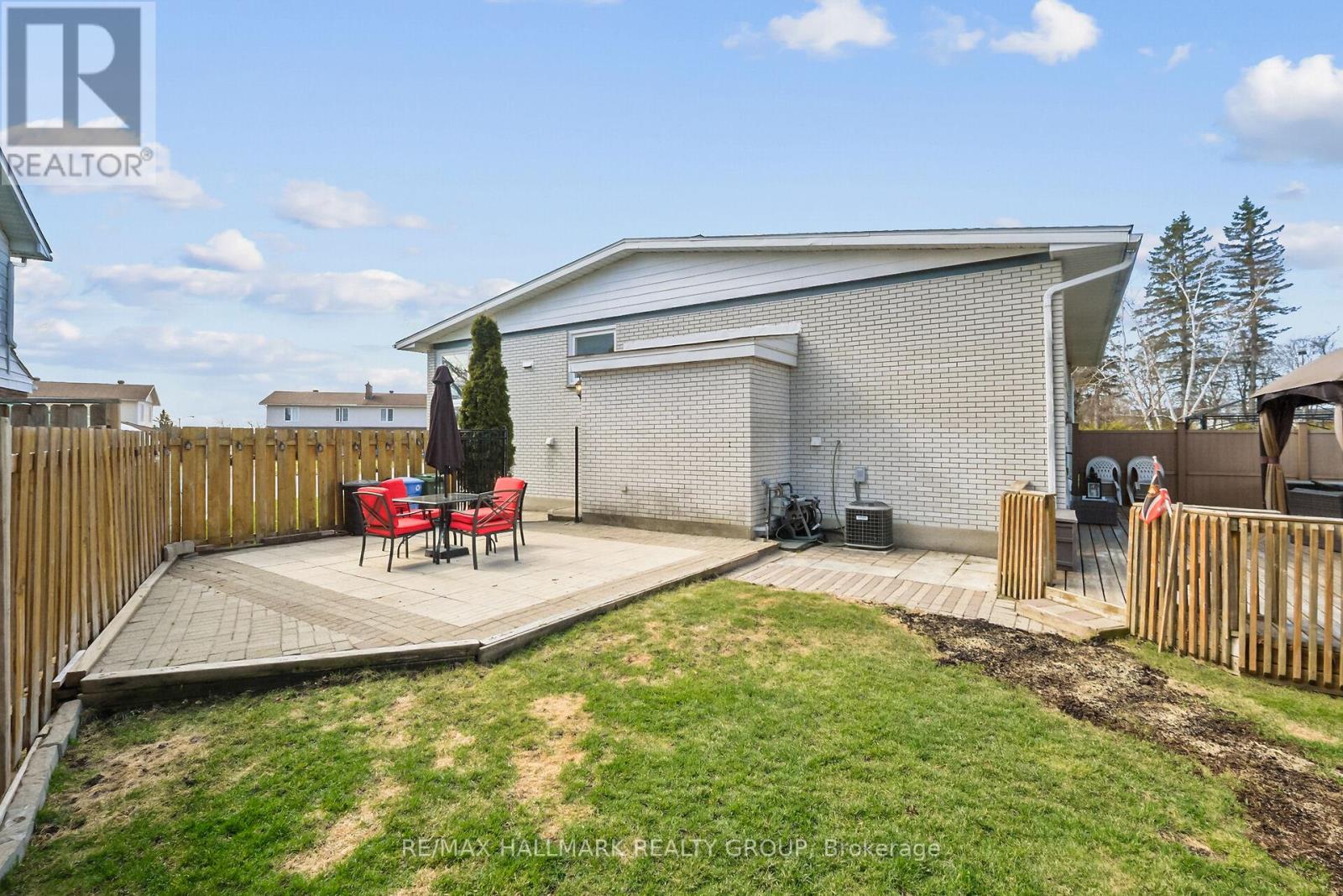 1811 Applegrove Court, Ottawa, Ontario  K1J 6S4 - Photo 24 - X12110104