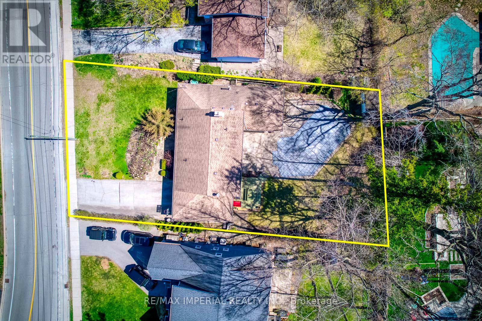 Property at 2048 DEVON ROAD image 3
