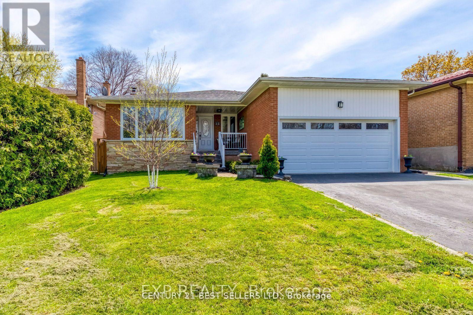 12 Bowshelm Court, Mississauga, Ontario  L5N 1K1 - Photo 1 - W12110030