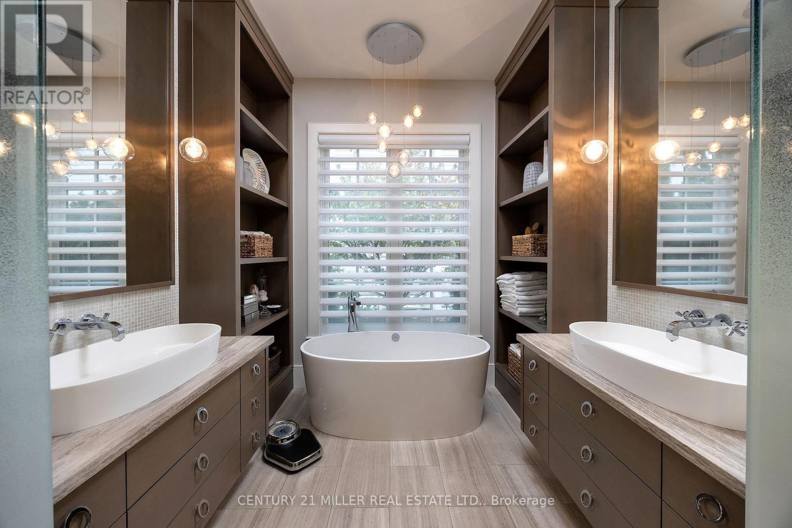 47 Allan Street, Oakville, Ontario  L6J 3M7 - Photo 39 - W12110044