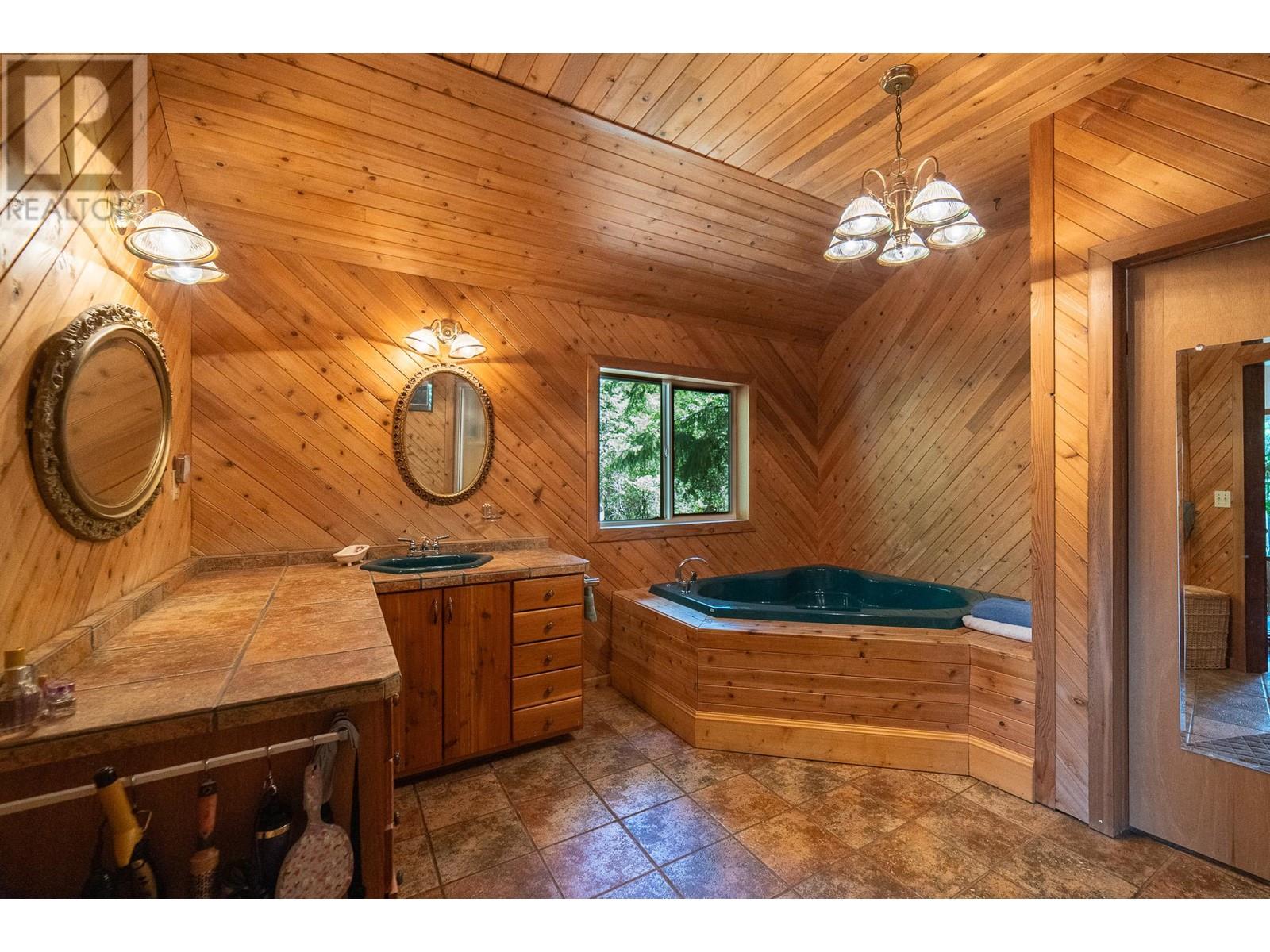 702 Forner Road, Lister, British Columbia  V0B 1G2 - Photo 29 - 10344295