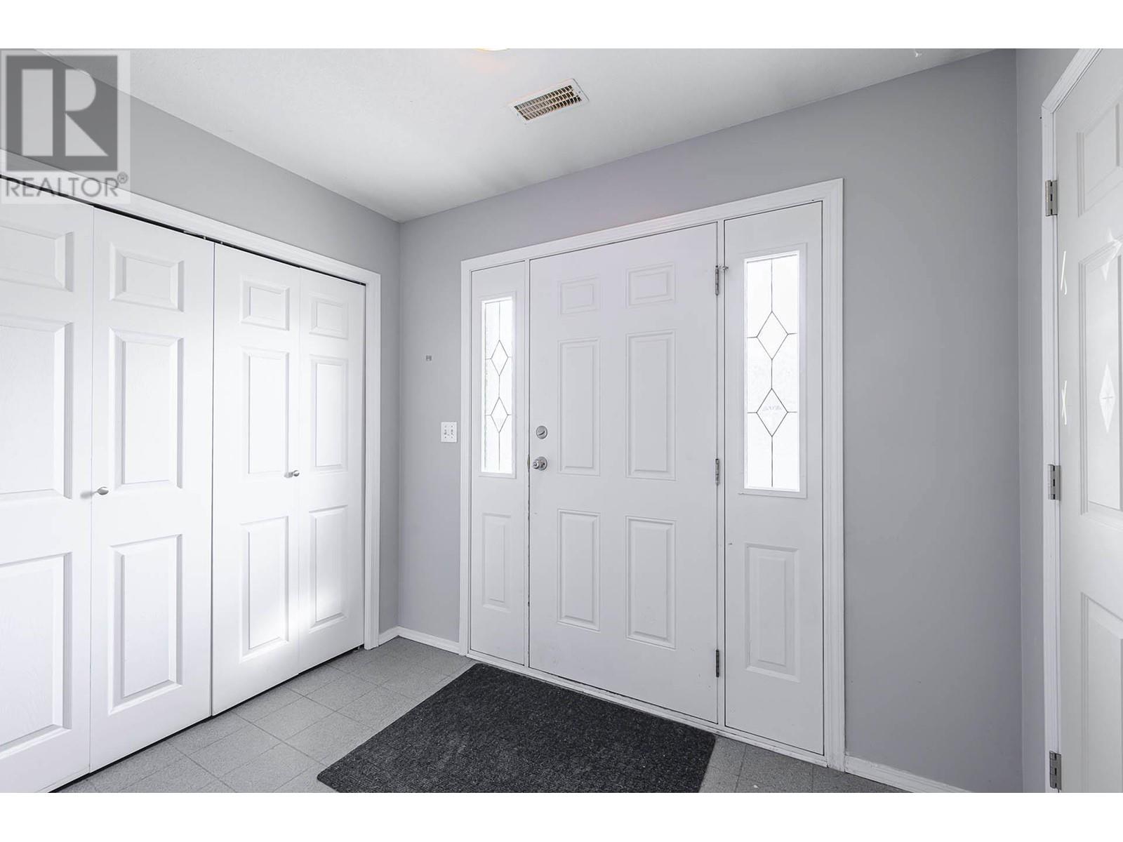 1201 14th Street, Kamloops, British Columbia  V2B 8K8 - Photo 3 - 10345313