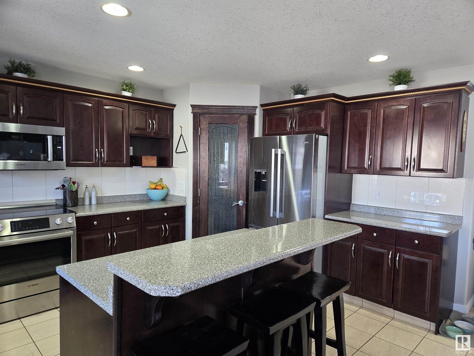 Property at 6002 55 AV image 5