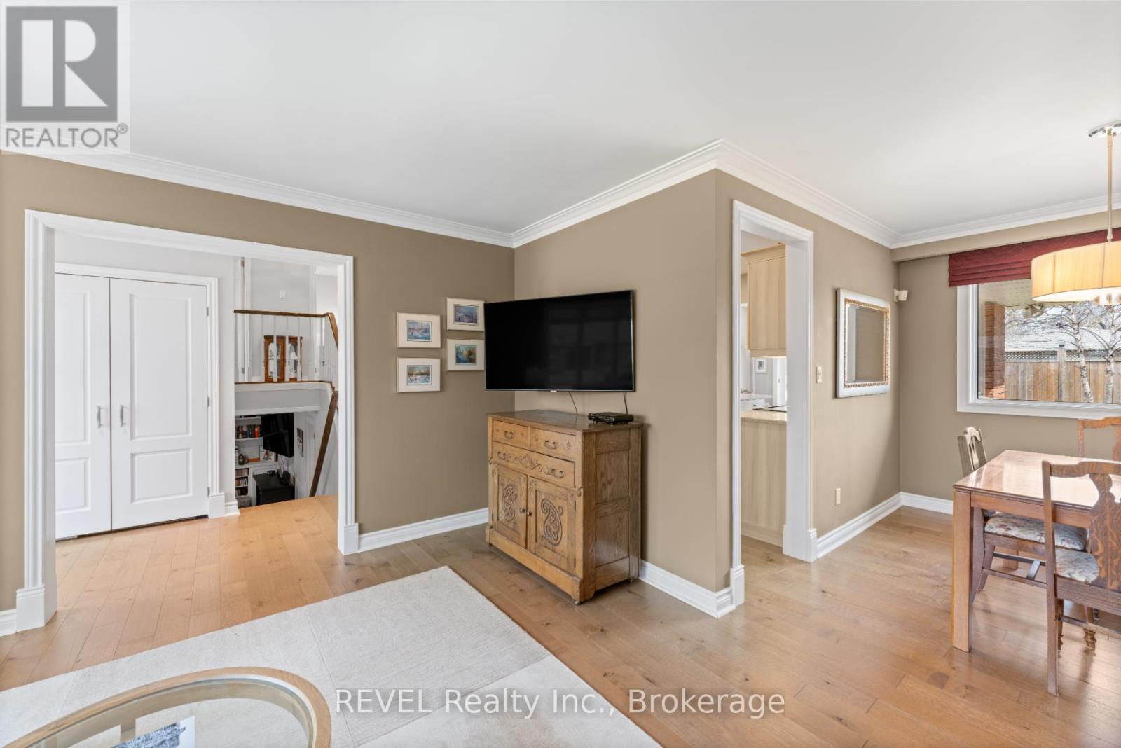 637 Thornwood Avenue, Burlington, Ontario  L7N 3B9 - Photo 10 - W12110269