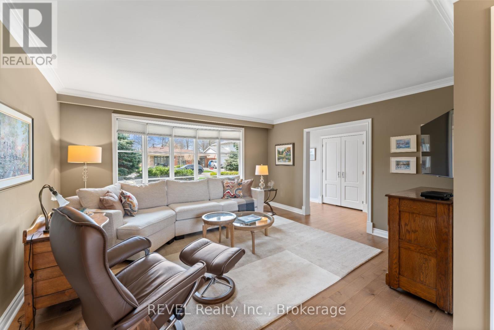 637 Thornwood Avenue, Burlington, Ontario  L7N 3B9 - Photo 11 - W12110269