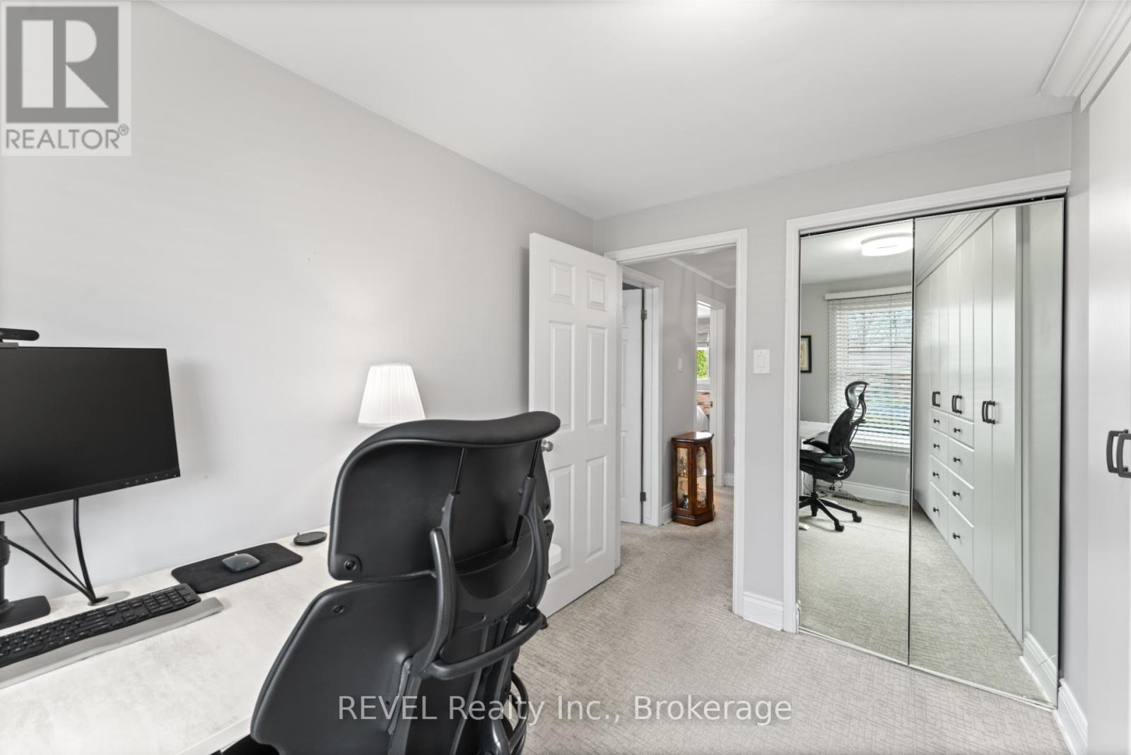 637 Thornwood Avenue, Burlington, Ontario  L7N 3B9 - Photo 19 - W12110269
