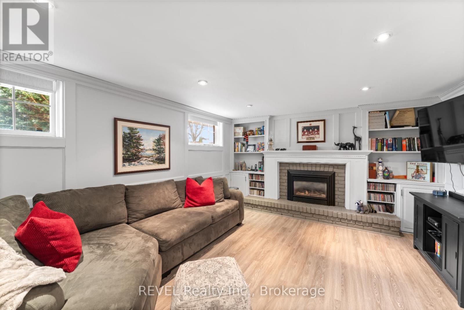 637 Thornwood Avenue, Burlington, Ontario  L7N 3B9 - Photo 21 - W12110269