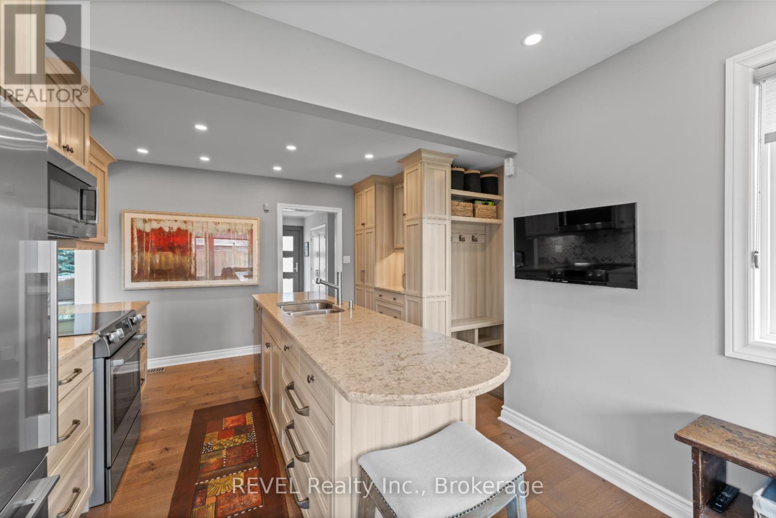 637 Thornwood Avenue, Burlington, Ontario  L7N 3B9 - Photo 8 - W12110269