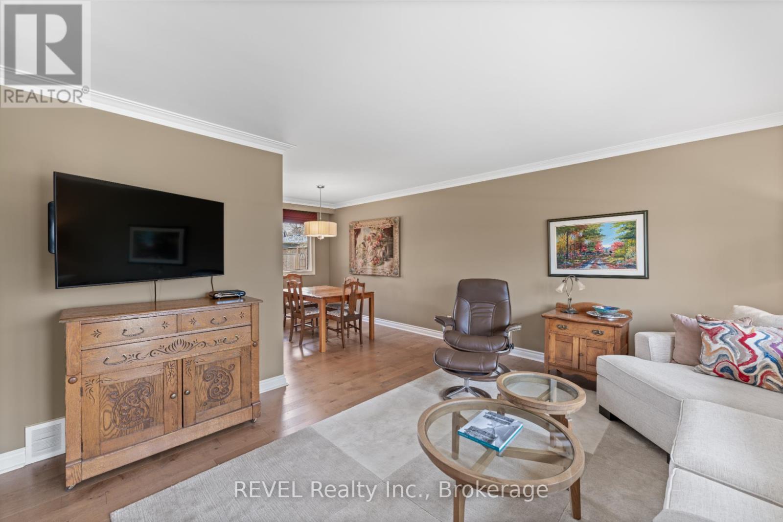 637 Thornwood Avenue, Burlington, Ontario  L7N 3B9 - Photo 9 - W12110269