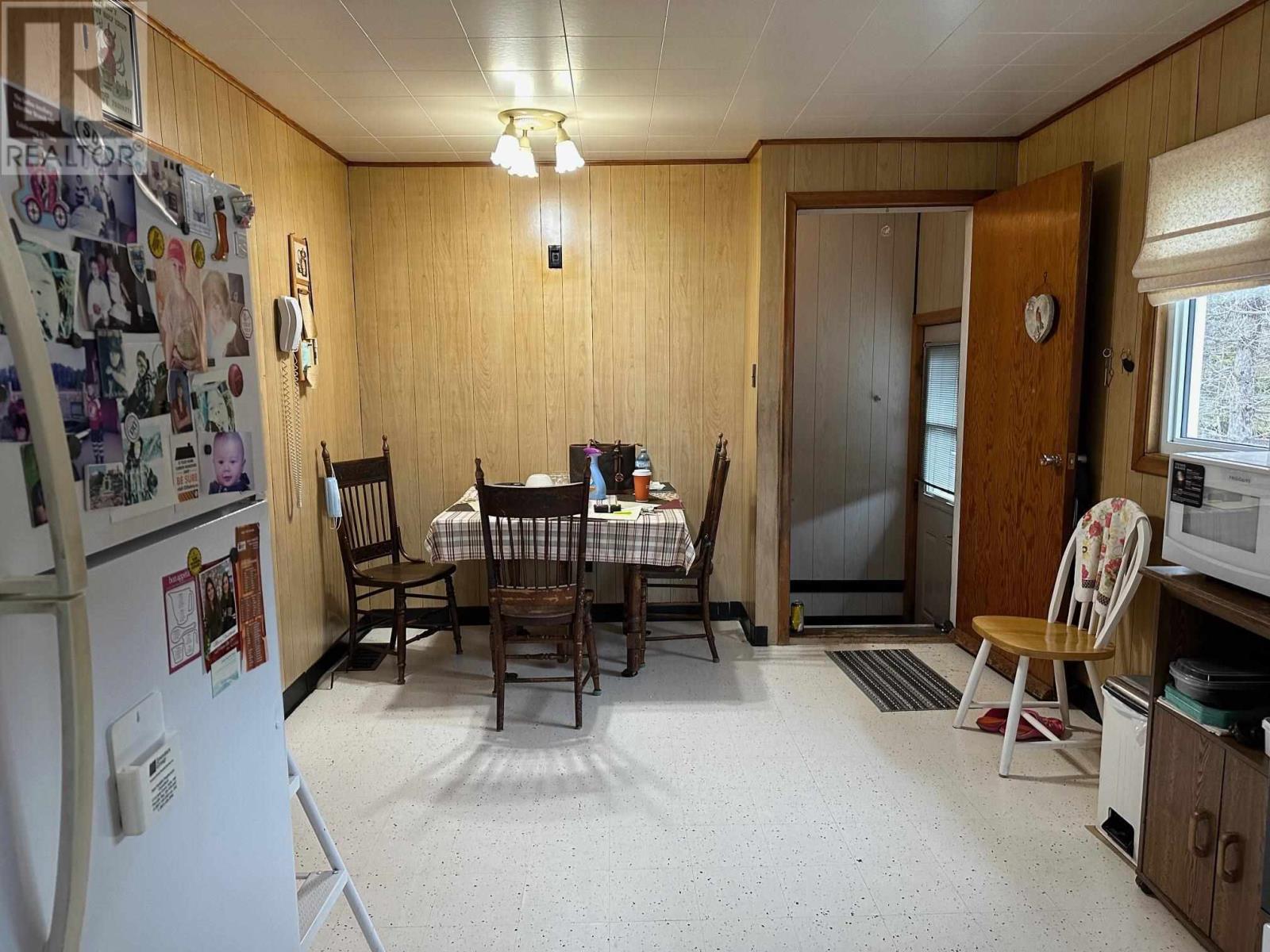 105 Columbia St, Schreiber, Ontario  P0T 2S0 - Photo 10 - TB250904