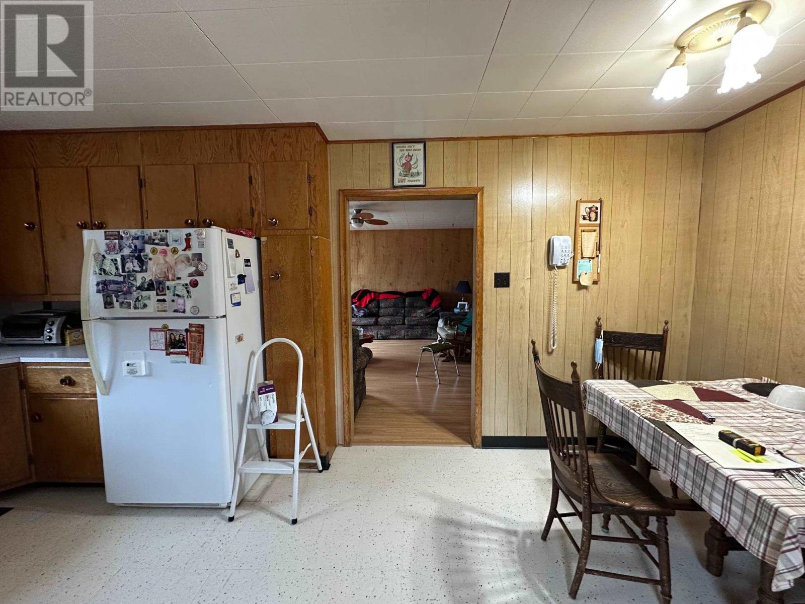 105 Columbia St, Schreiber, Ontario  P0T 2S0 - Photo 11 - TB250904