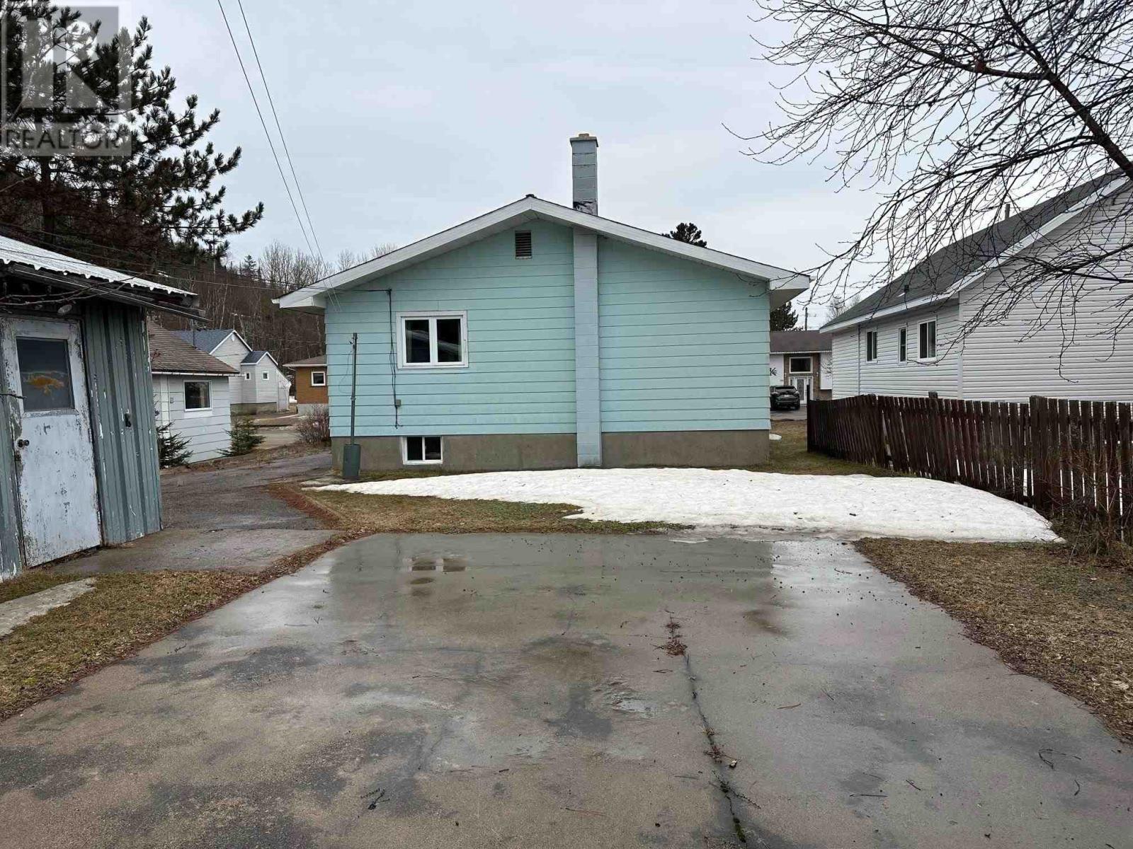 105 Columbia St, Schreiber, Ontario  P0T 2S0 - Photo 4 - TB250904