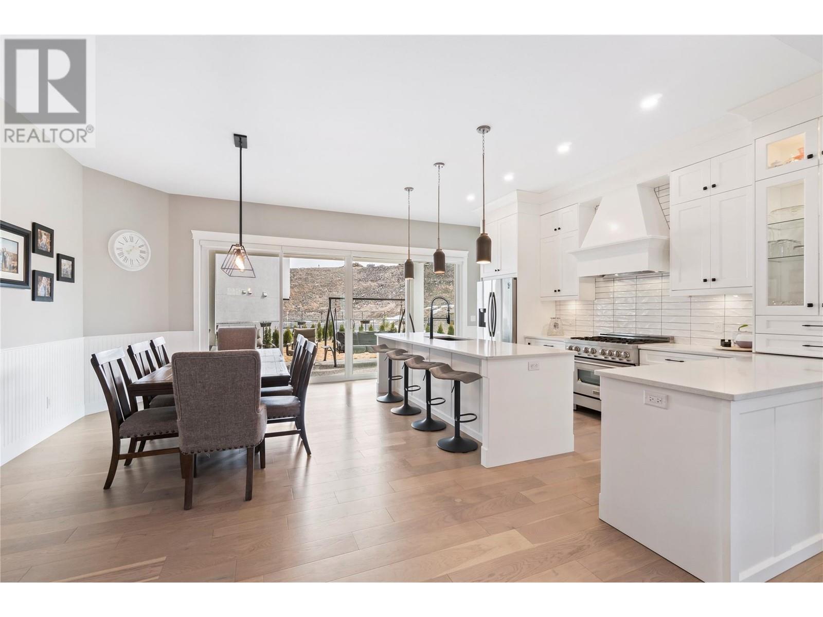 Property at 2699 Ridgemount Drive image 3