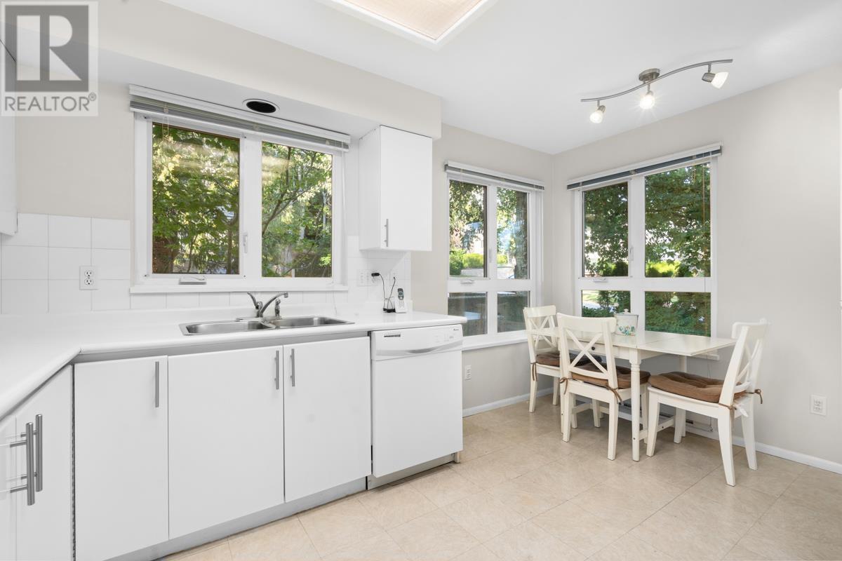 303 106 W Kings Road, North Vancouver, British Columbia  V7N 2L8 - Photo 9 - R2991921