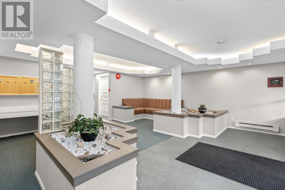 Property at 303 106 W KINGS ROAD image 3