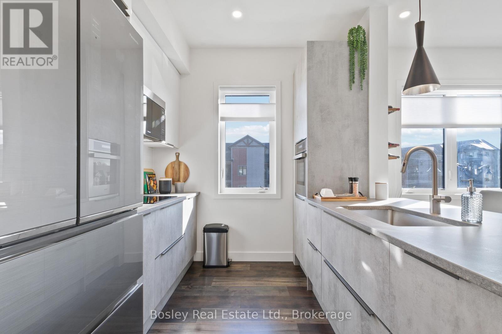 302 - 12 Beckwith Lane, Blue Mountains, Ontario  L9Y 0A4 - Photo 10 - X12110155