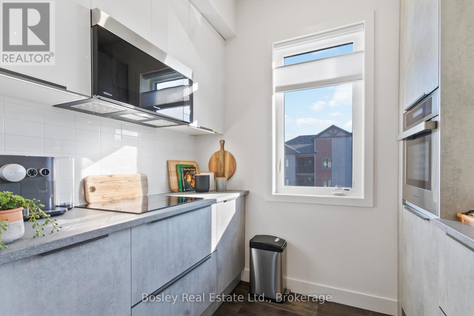302 - 12 Beckwith Lane, Blue Mountains, Ontario  L9Y 0A4 - Photo 11 - X12110155