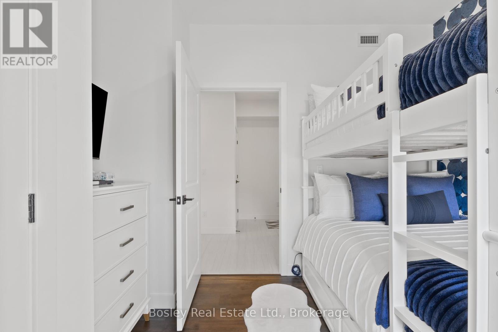 302 - 12 Beckwith Lane, Blue Mountains, Ontario  L9Y 0A4 - Photo 7 - X12110155