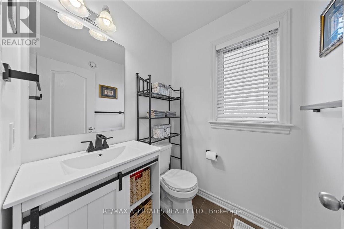 Property at 726 BUNCHBERRY WAY image 5