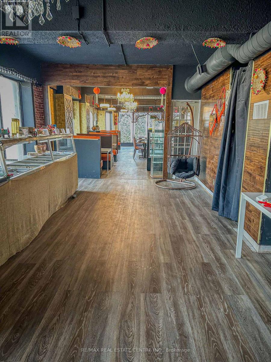94 Dunlop Street W, Barrie (City Centre), Ontario  L4N 1A8 - Photo 18 - S12110183