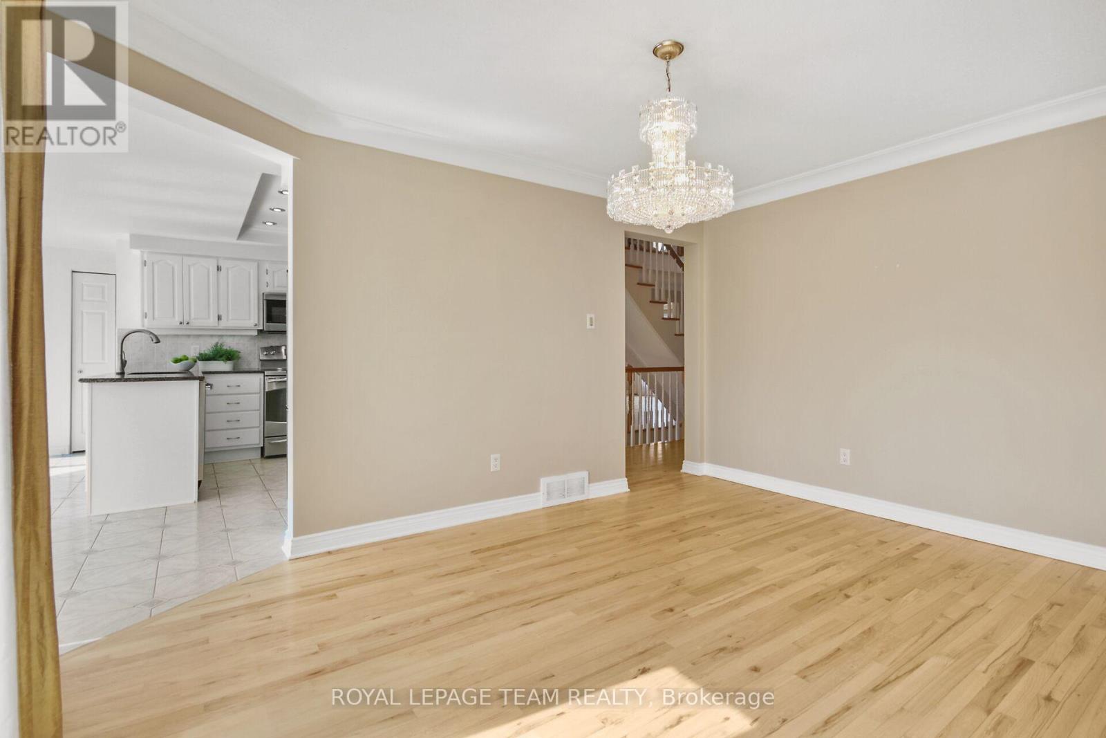 1916 Kingsdale Avenue, Ottawa, Ontario  K1T 1J1 - Photo 10 - X12048902