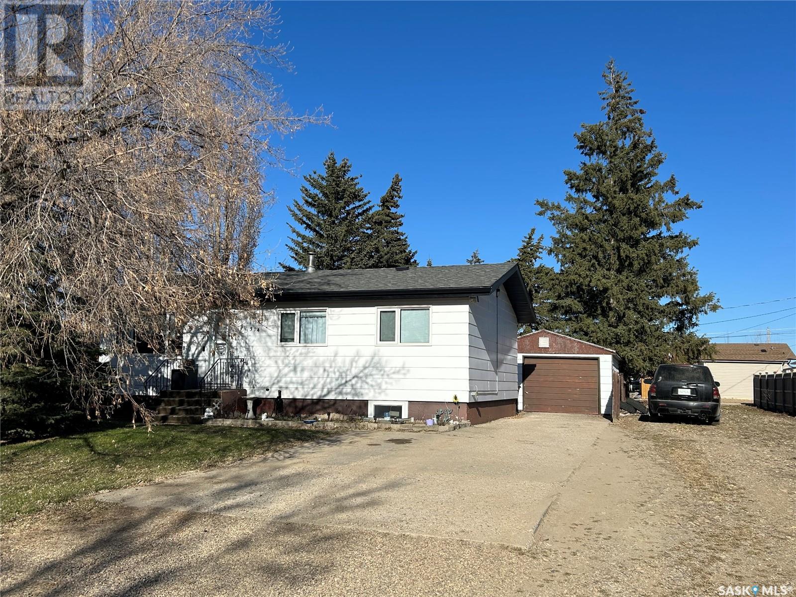 Property at 314 1st STREET NE image 1