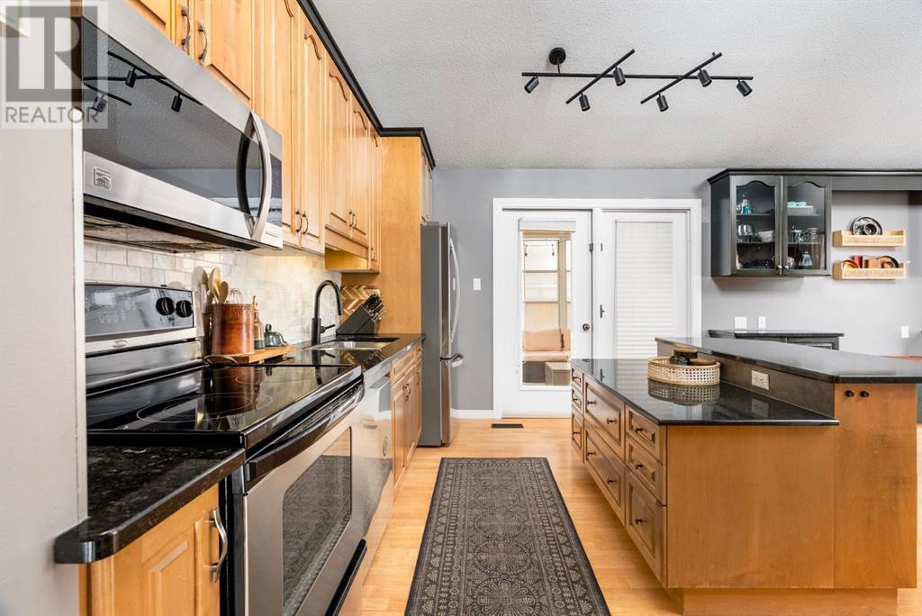 Property at 105 Whiteoak Garden image 4