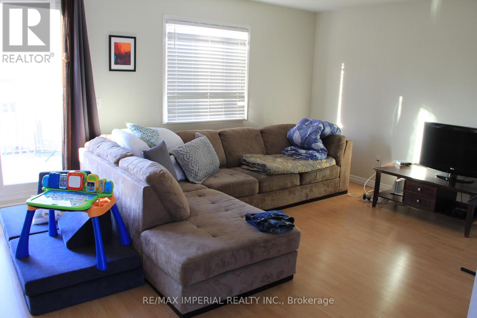 2318 Strawfield Court, Oakville, Ontario  L6H 6C2 - Photo 3 - W12110131