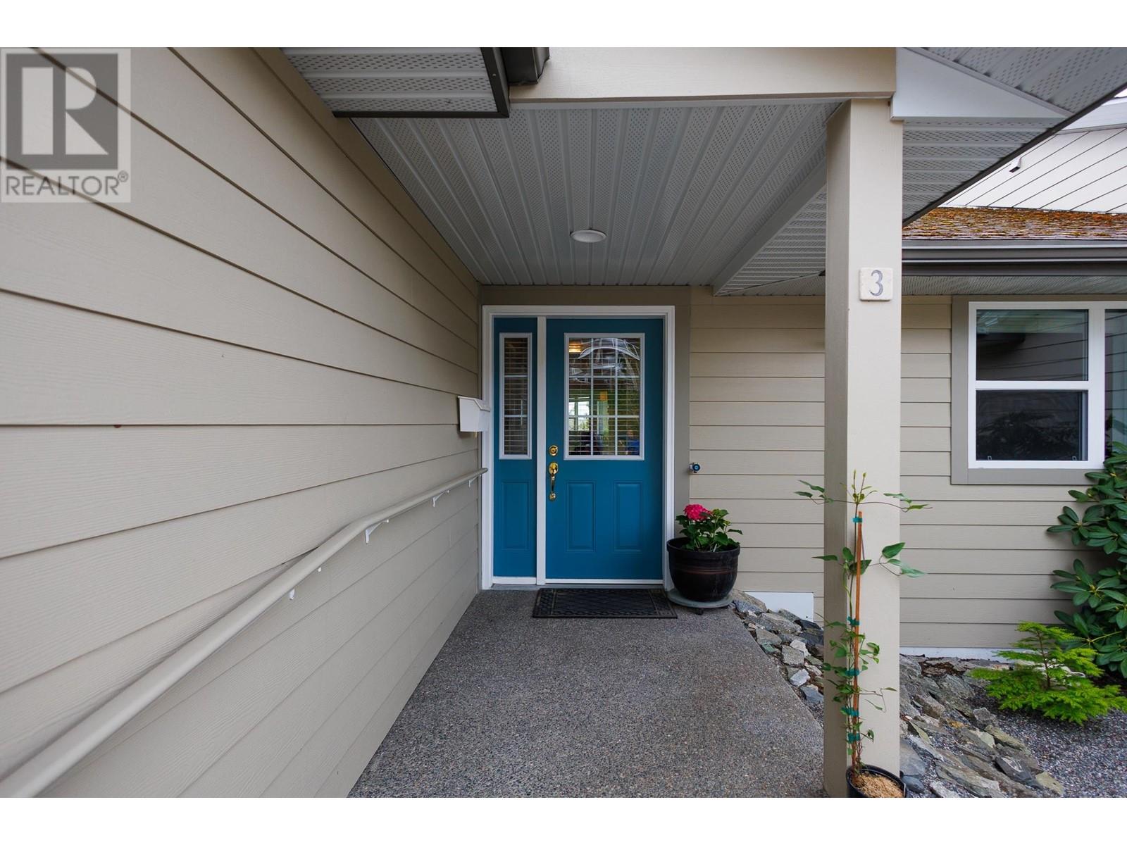 3 4022 YEO STREET Terrace Photo 30