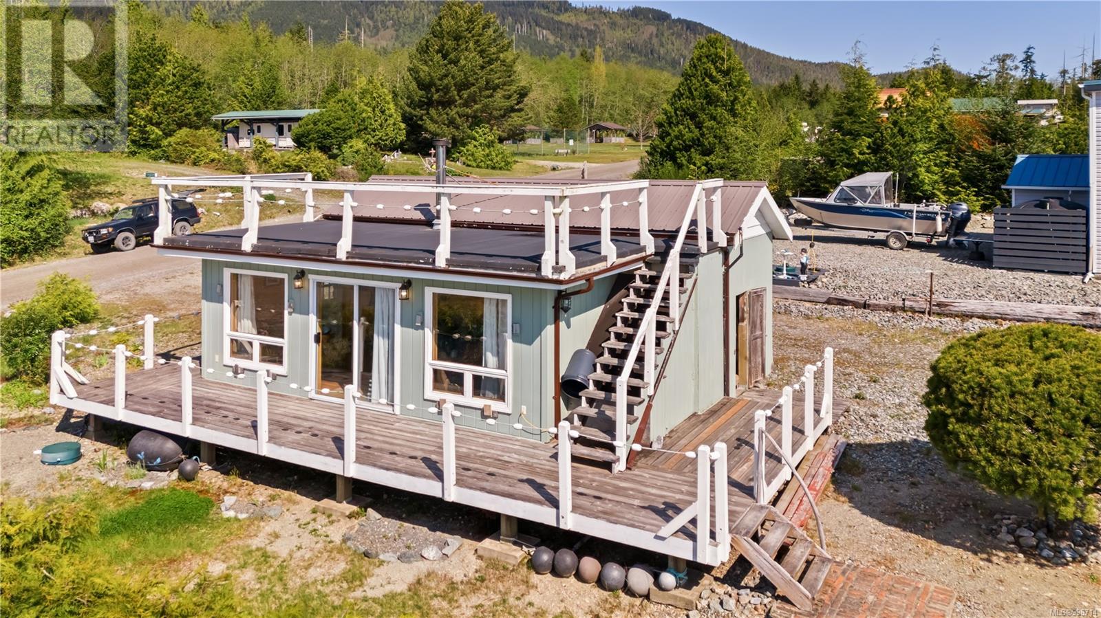 1090 Seventh Ave, Ucluelet, British Columbia  V0R 3A0 - Photo 4 - 996714