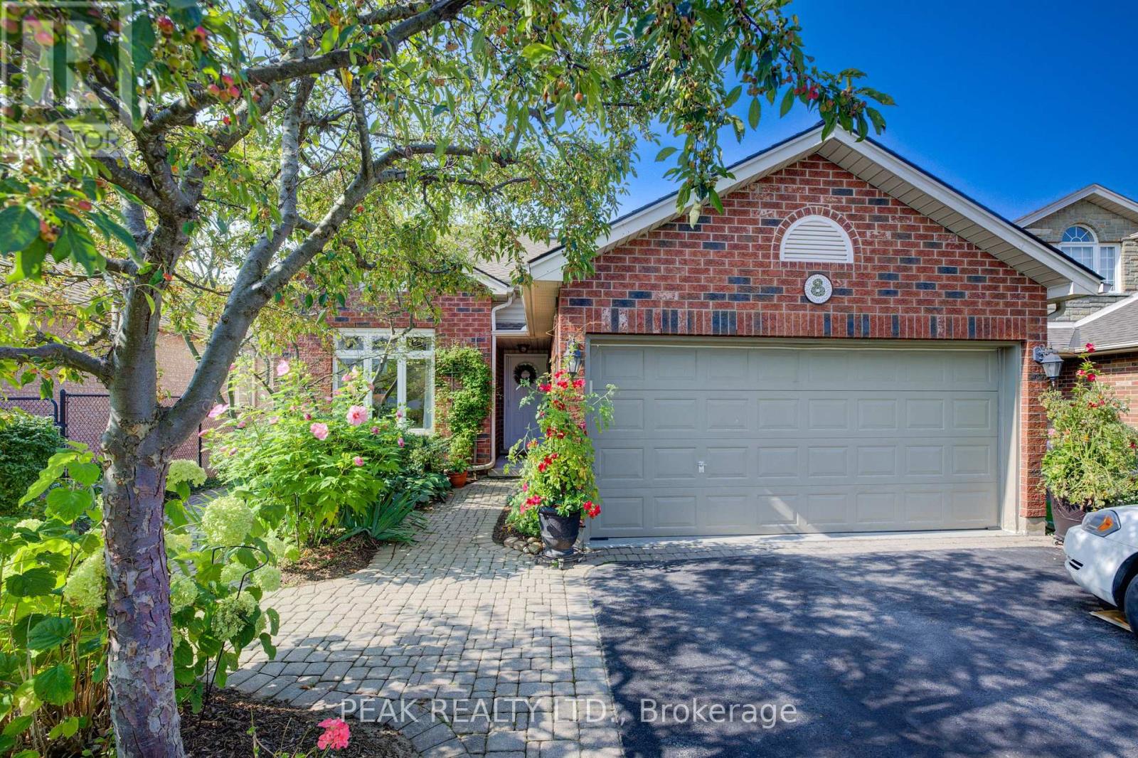 Property at 8 MUNROE CRESCENT image 1
