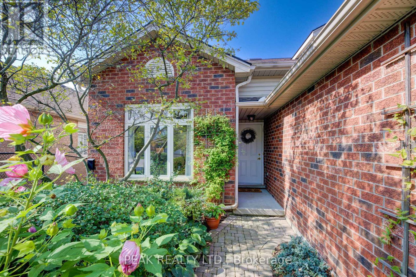 Property at 8 MUNROE CRESCENT image 2