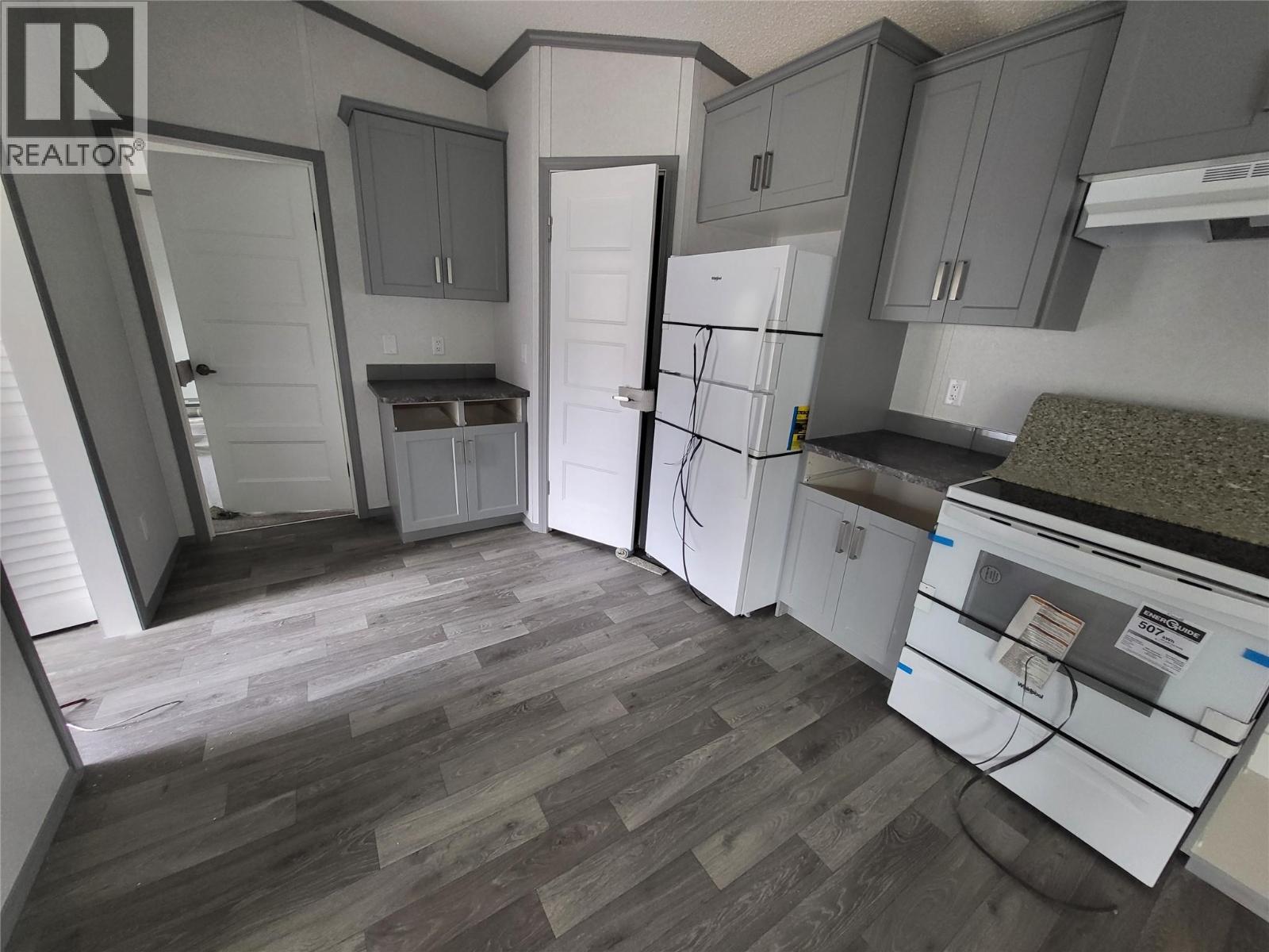 16 Wilderness Heights Drive, Elkford, British Columbia  V0B 1H0 - Photo 5 - 10345090