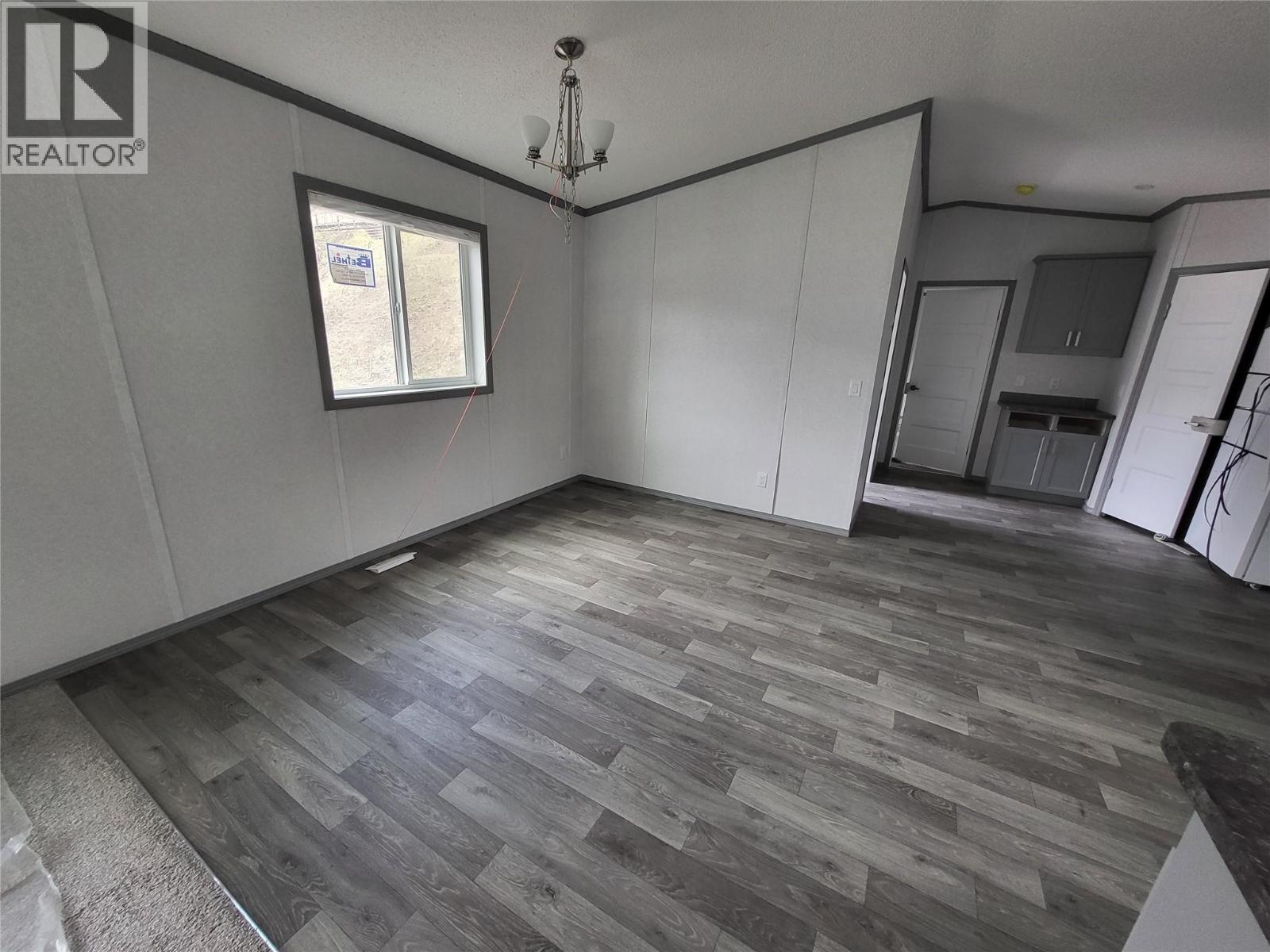 16 Wilderness Heights Drive, Elkford, British Columbia  V0B 1H0 - Photo 6 - 10345090