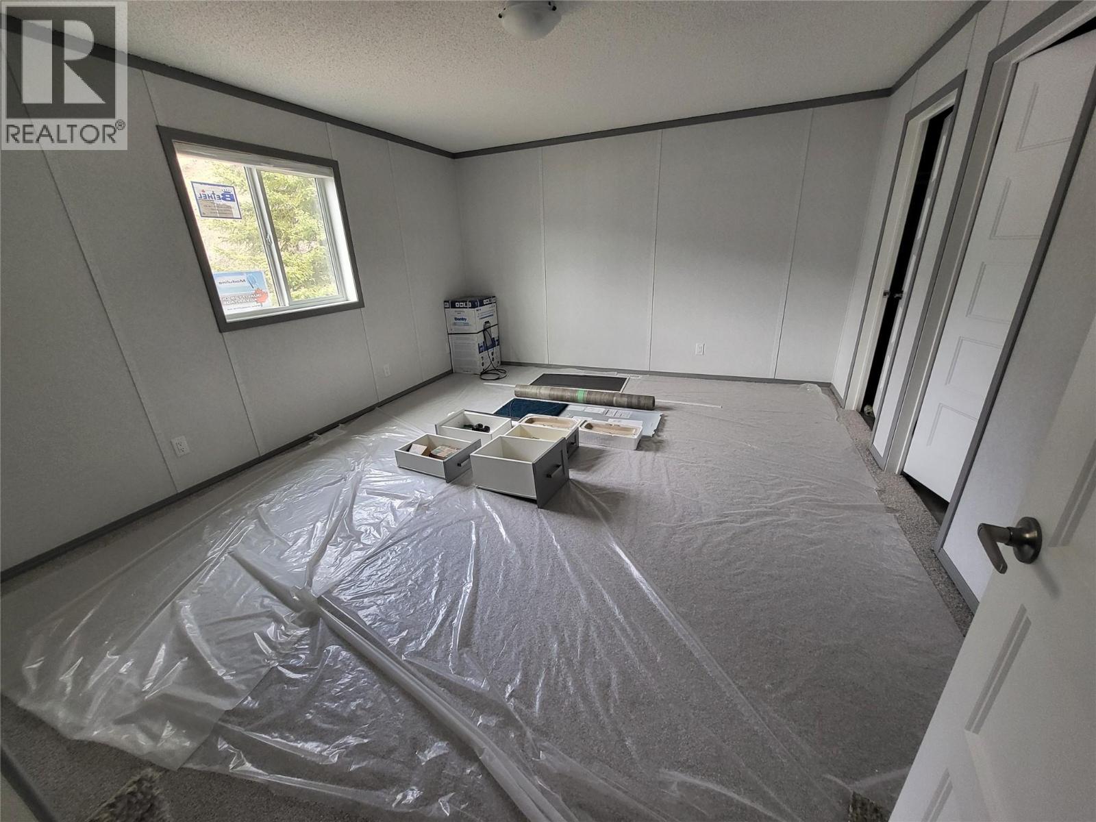 16 Wilderness Heights Drive, Elkford, British Columbia  V0B 1H0 - Photo 9 - 10345090