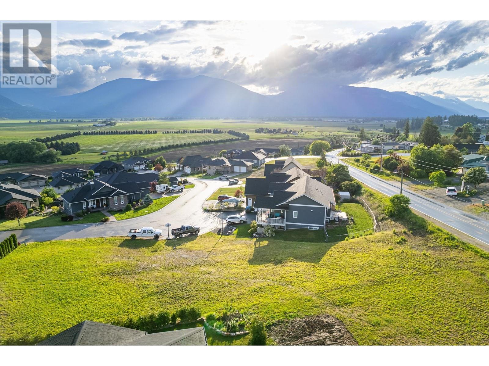 1016 Purcell Crescent, Creston, British Columbia  V0B 1G3 - Photo 11 - 10345405