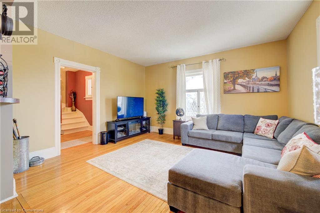 Property at 164 QUEEN Street E image 4