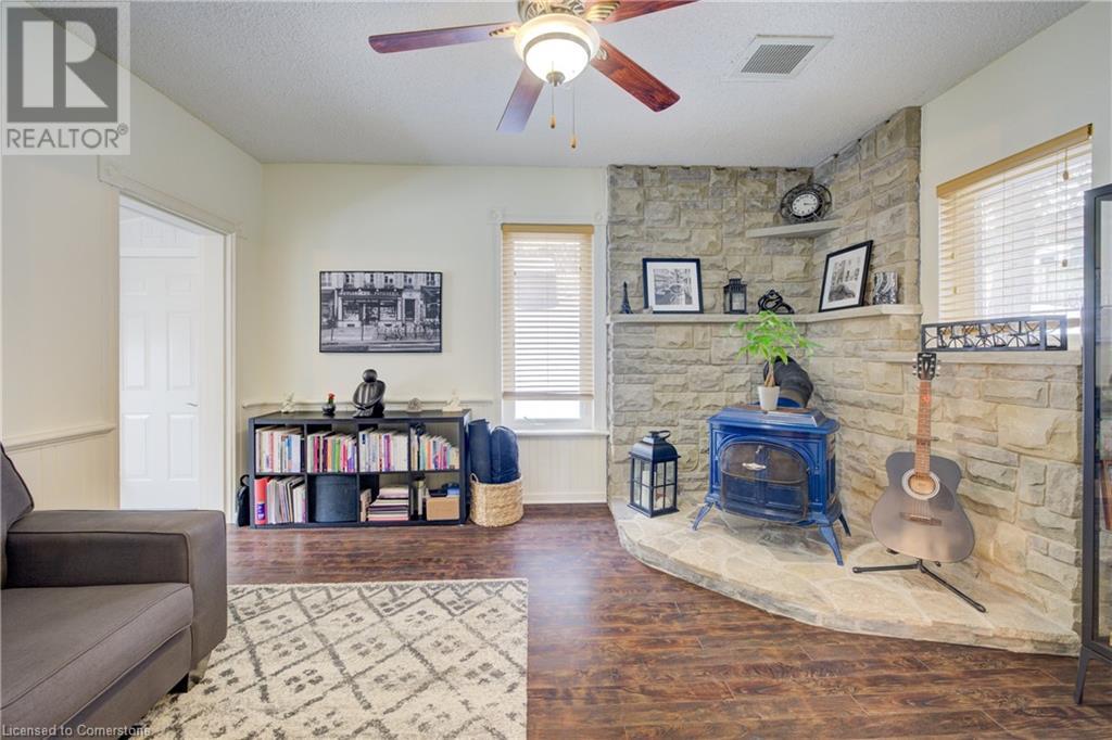 Property at 164 QUEEN Street E image 5