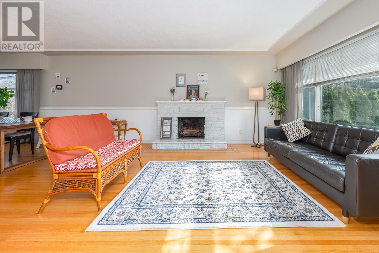 9263 10th Avenue, Burnaby, British Columbia  V3N 2T3 - Photo 2 - R2995401