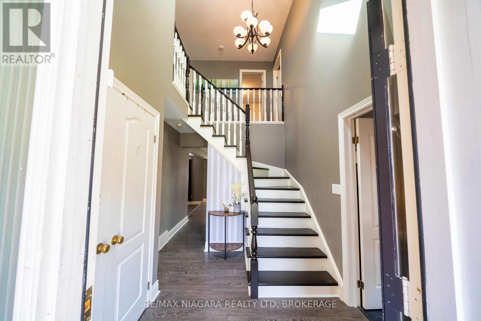 3829 Northwood Drive, Niagara Falls, Ontario  L2H 2Y5 - Photo 4 - X12110349