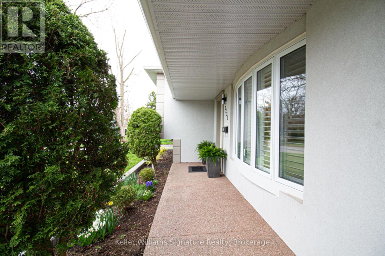 Property at 2231 URWIN CRESCENT image 3