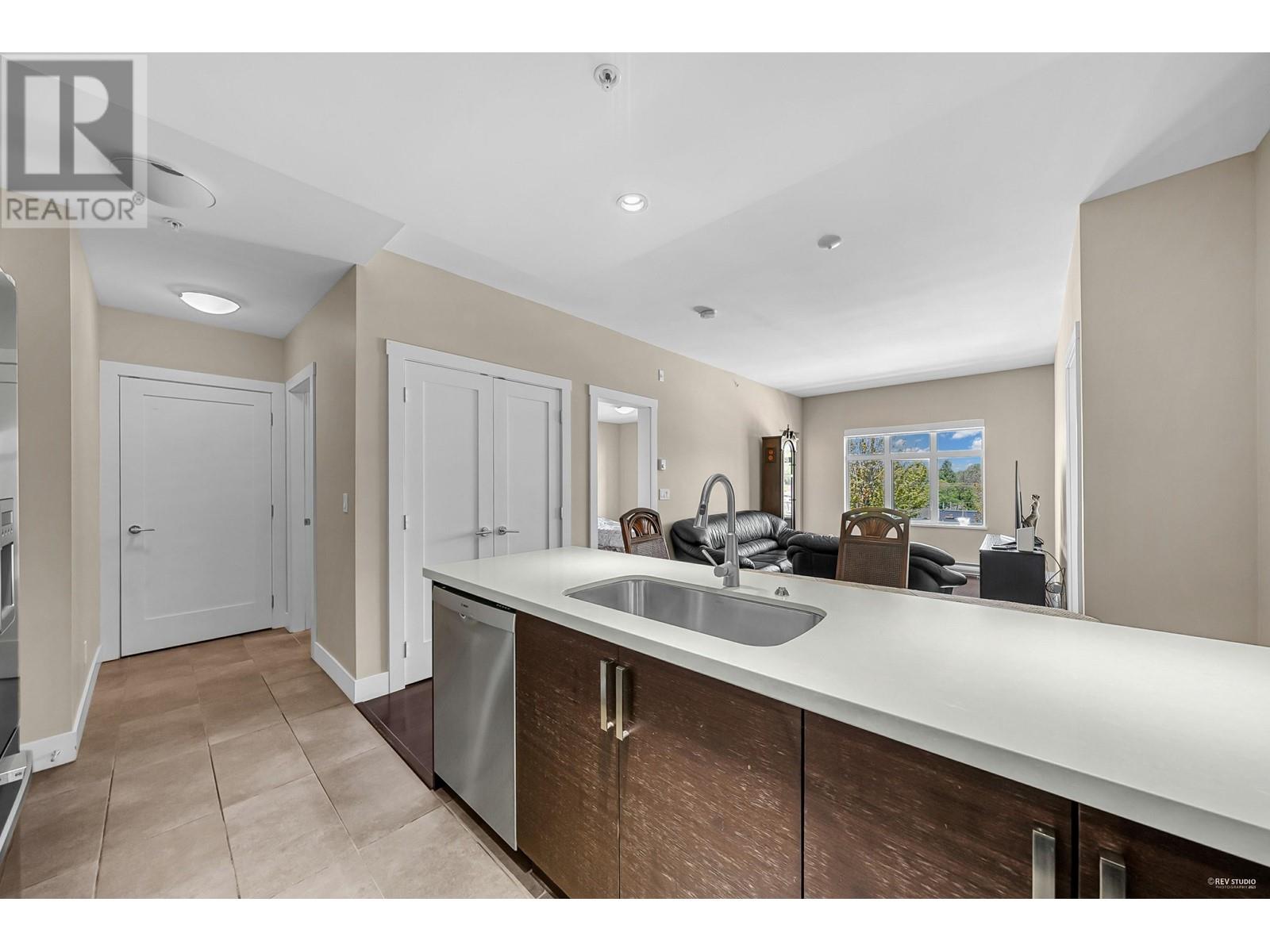 301 4710 Hastings Street, Burnaby, British Columbia  V5C 2K7 - Photo 5 - R2995533